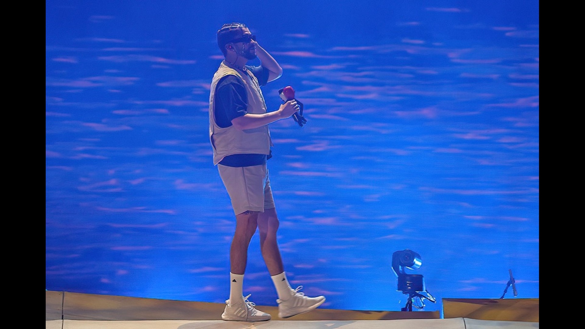 Bad Bunny concert draws tens of thousands in San Antonio