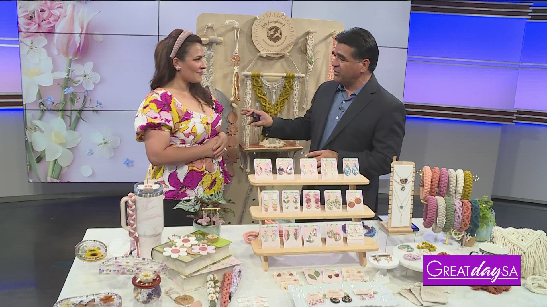 Linda J. Trinidad with Artsyloveydovey shares her macrame creations with Paul.