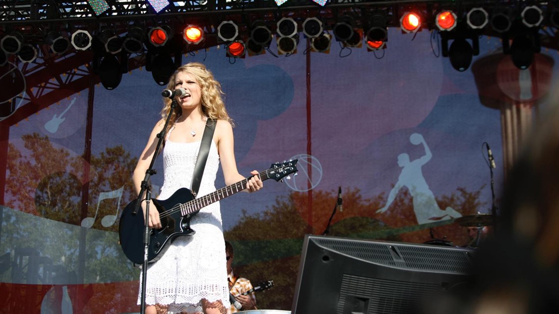 Photos: Taylor Swift performs in San Antonio in 2008 - Vimarsana News