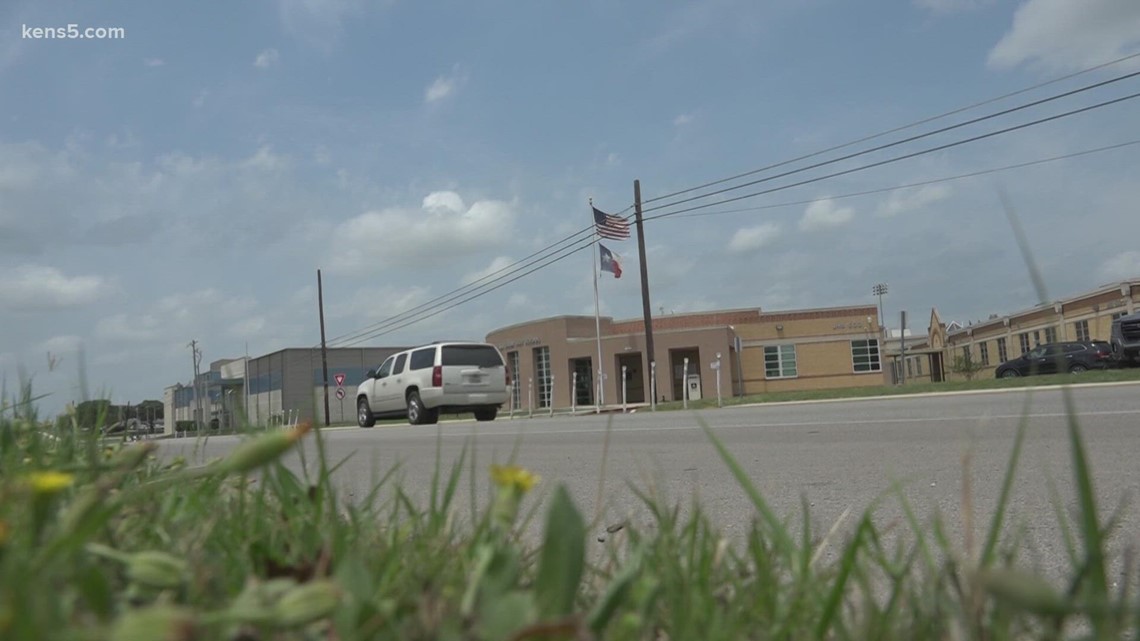 La Vernia ISD approves 'Guardian' program to allow staff to carry guns at schools - Vimarsana News