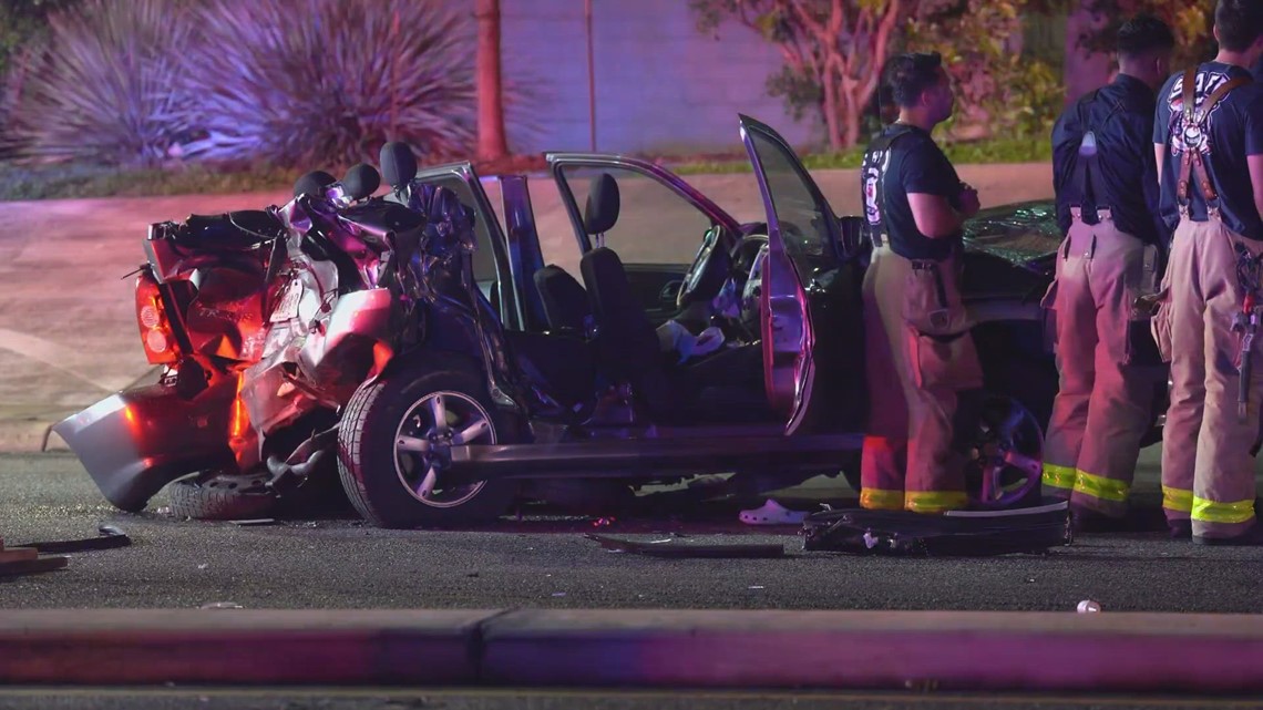 Four People Pulled From Suv After San Antonio Crash 8589