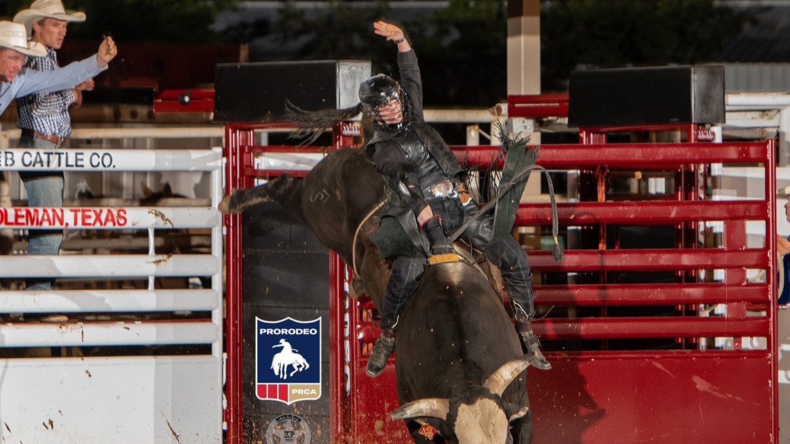 Bull rider takes on San Antonio Rodeo with unorthodox riding style