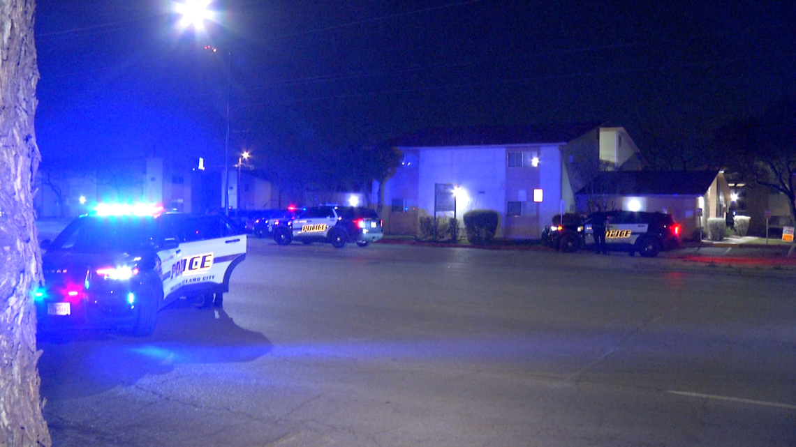 SAPD investigating conflicting reports of stabbing or shooting on the west side; victim in critical condition