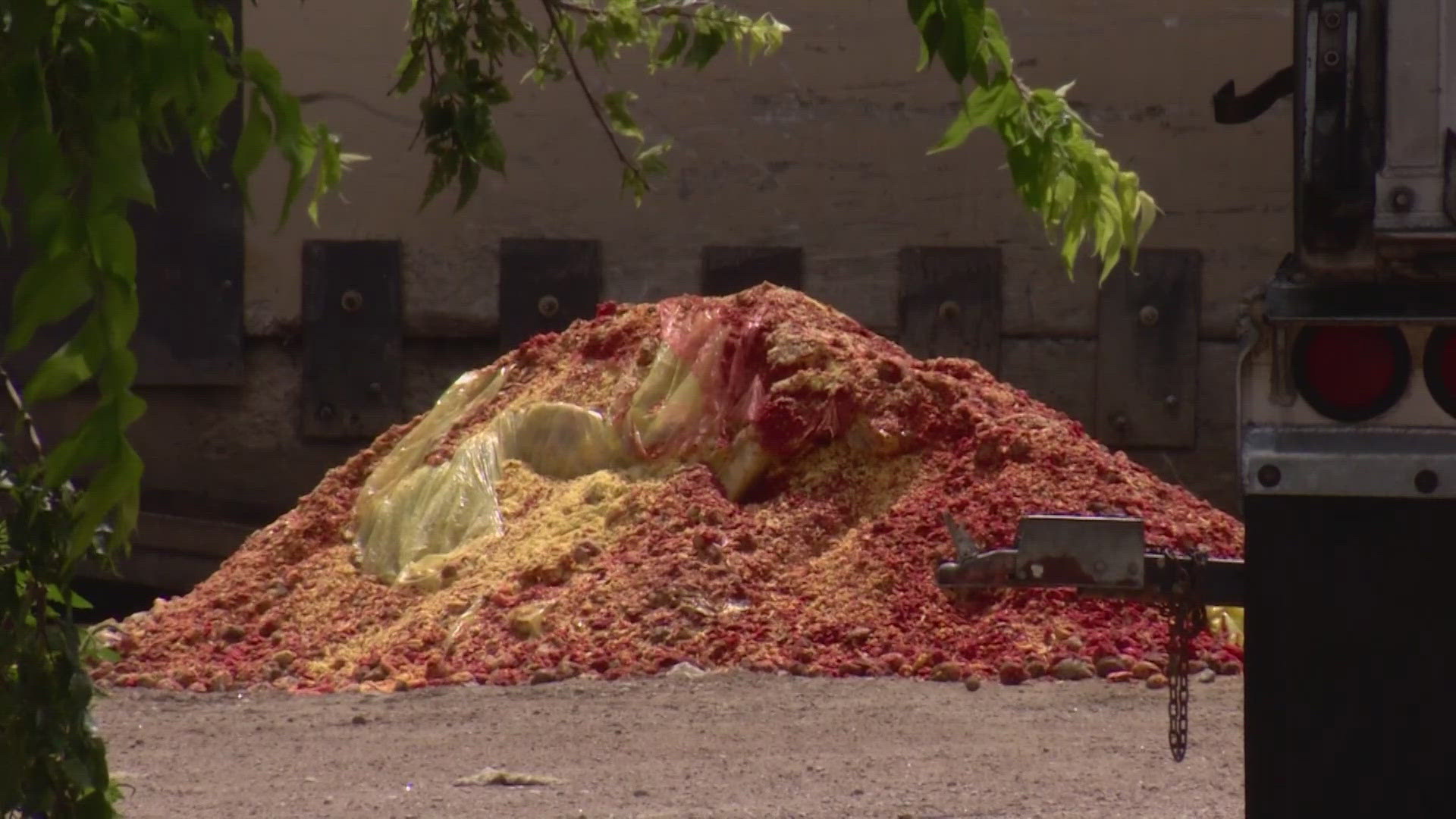 A small SA neighborhood along South San Marcos Street smelled like a dumpster until a company cleaned up their parking lot.