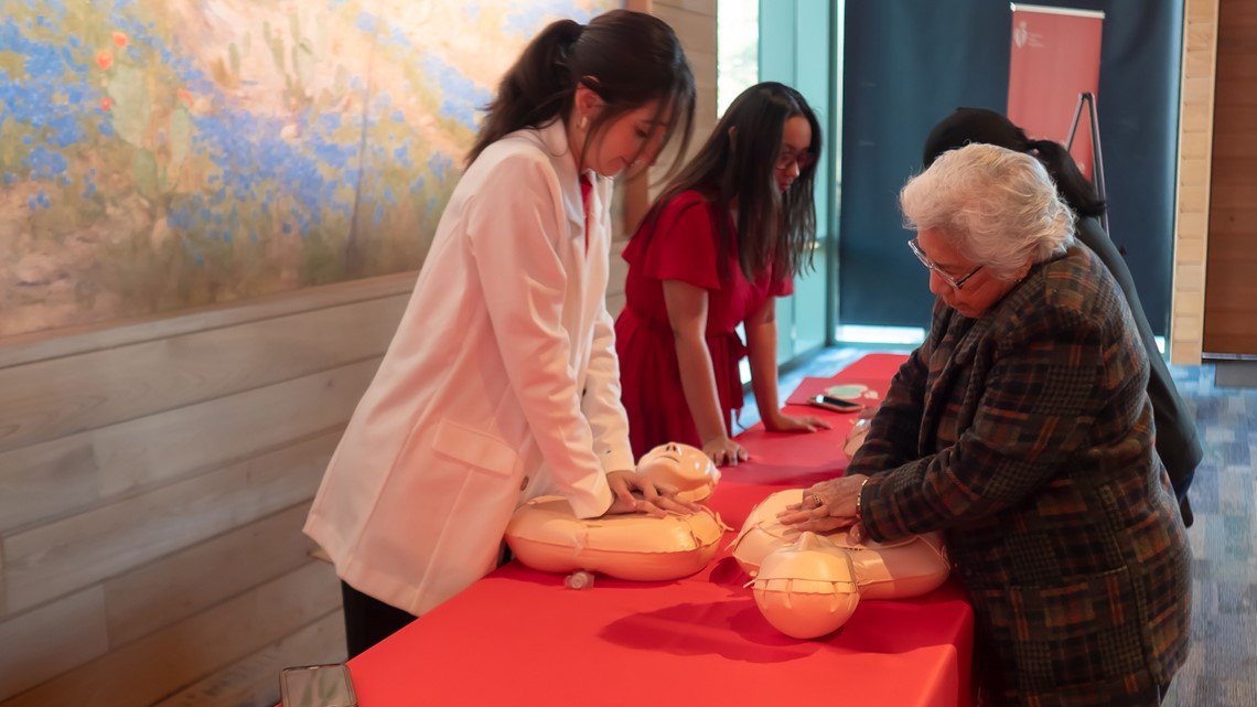 Vestido Rojo Women's Health Conference combats disease San Antonio |