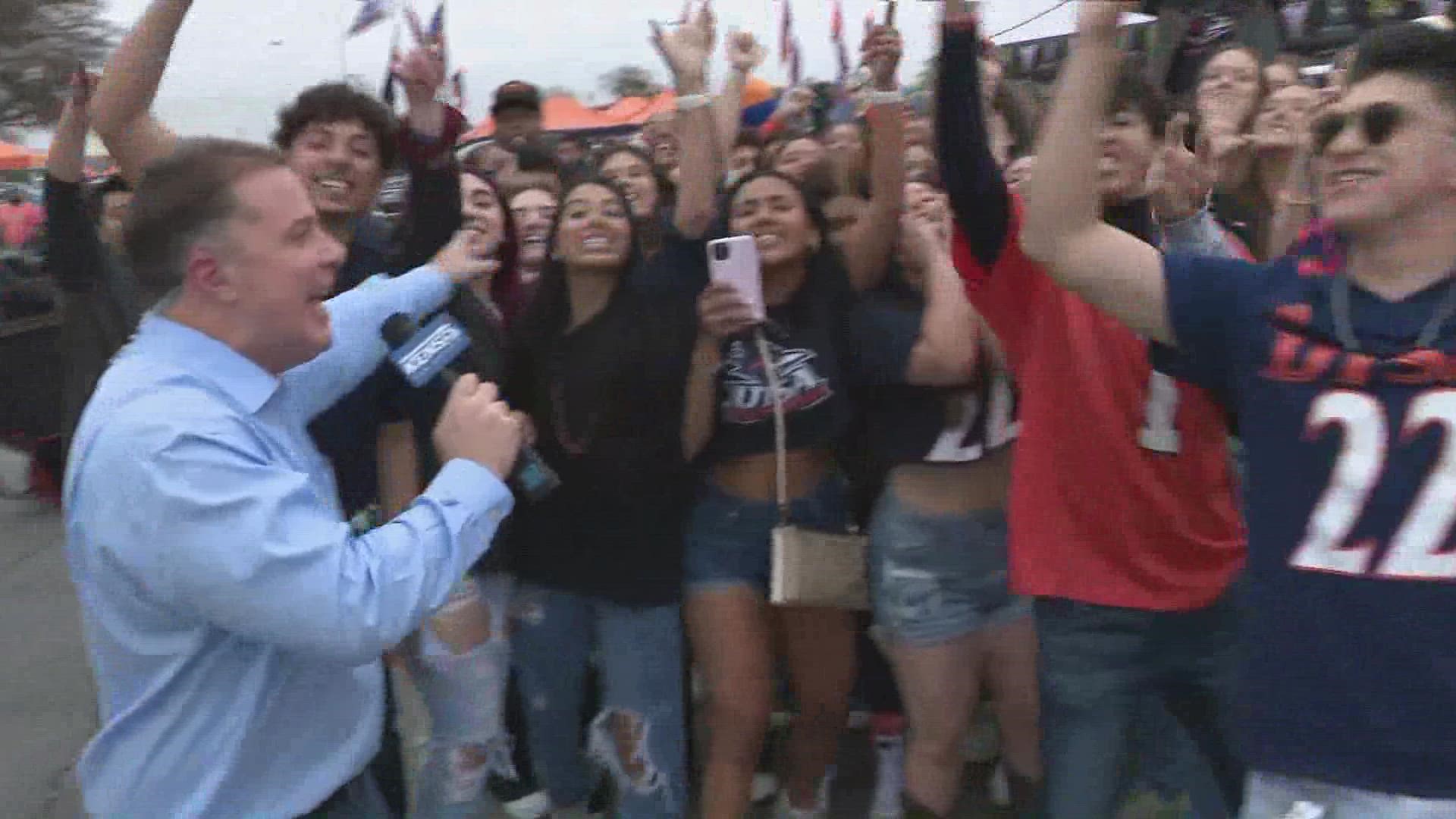 Our Vinnie Vinzetta made his way to the raucous tailgate as Roadrunner fans got loud ahead of the biggest game of the season.