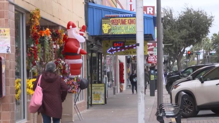 Christmas season brings Mexican shoppers – and an economic boost – to Rio Grande Valley shops