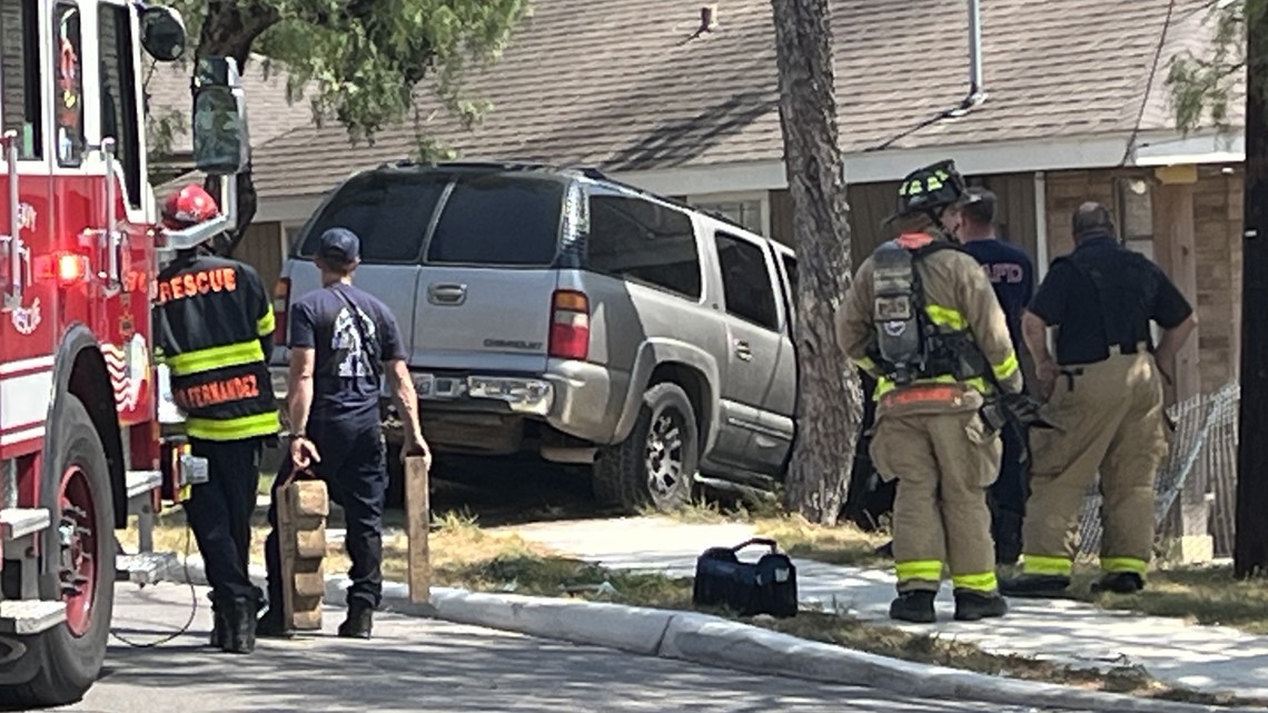 Suv Crashes Into Home After Driver Falls Out Of Car Police Say 8675