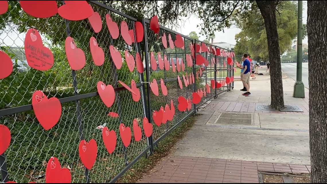 Downtown COVID-19 memorial taken down as hospitalization numbers drop, San Antonians continue to vaccinate - Vimarsana News