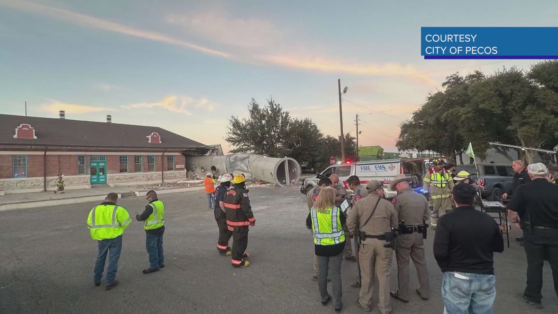 1 dead, others hospitalized after train derailed in West Texas | kens5.com