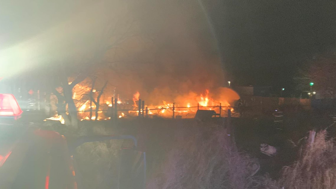 3 dead in fire southwest of San Antonio - Vimarsana News