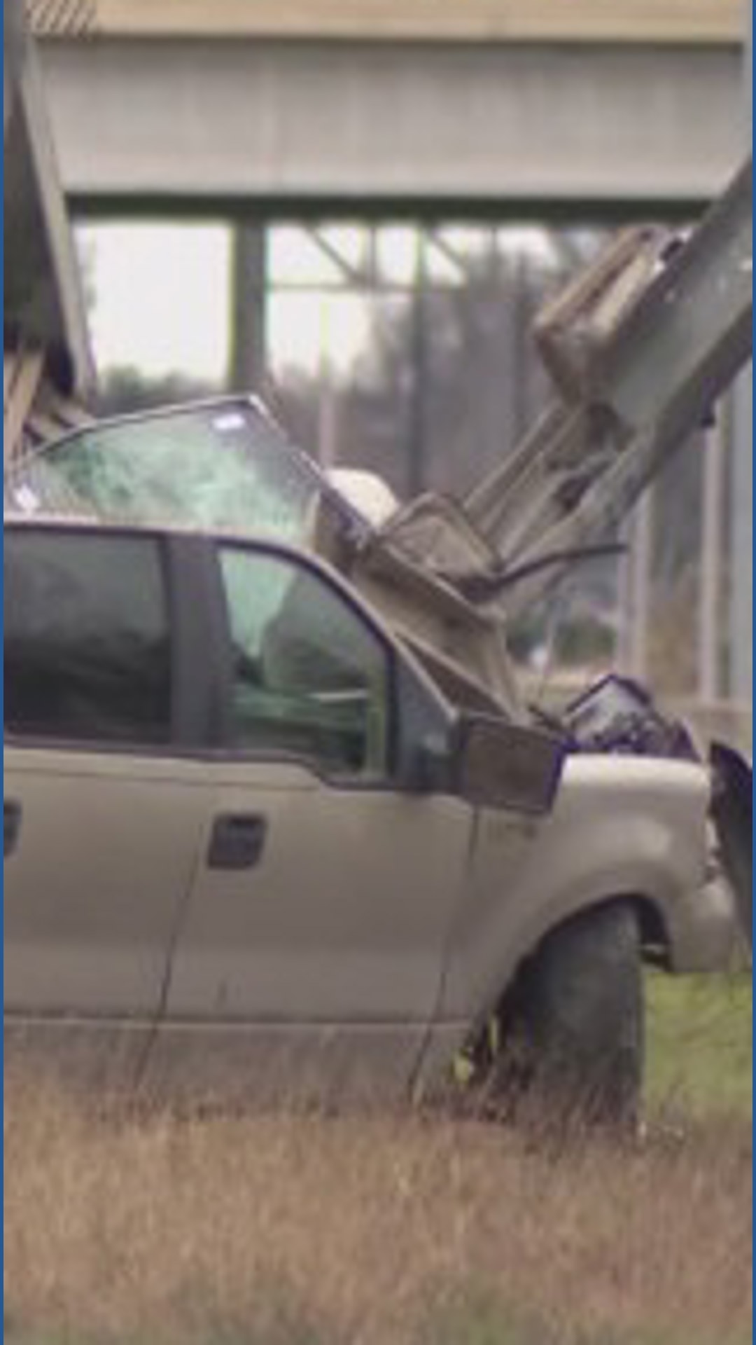 Viral video shows truck losing control before smashing into highway ...