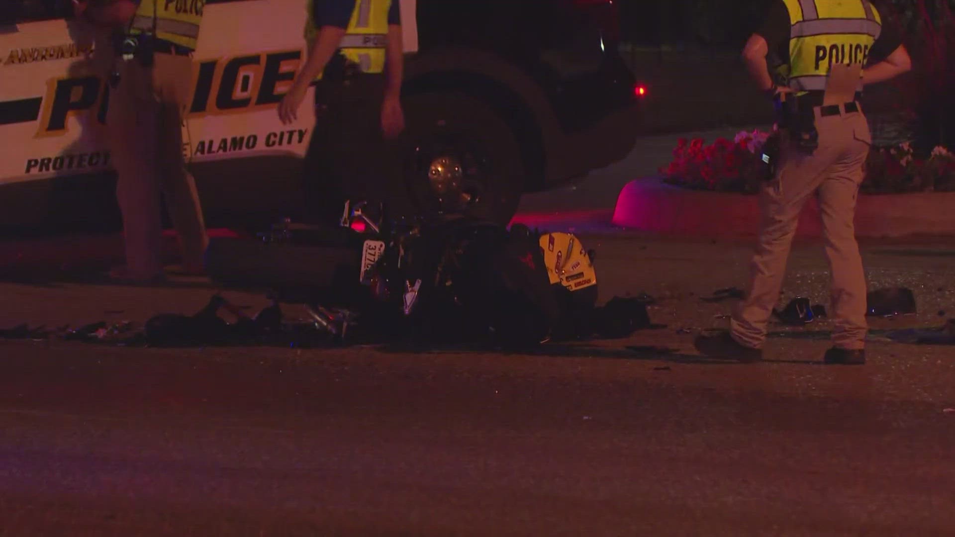 Man dead after crashing motorcycle into car in front of apartment complex
