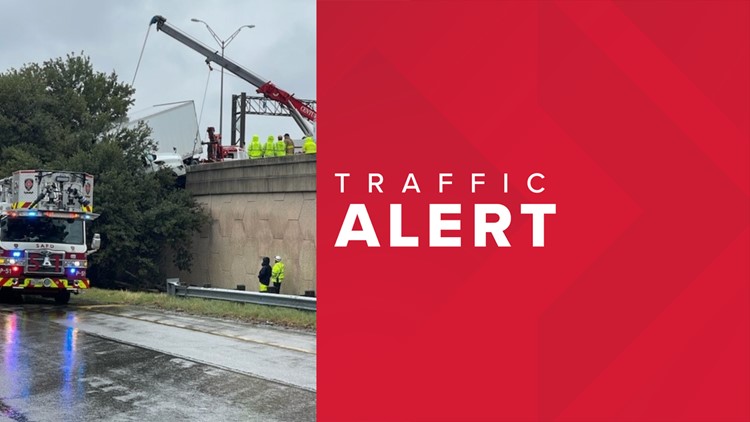 Traffic alert: Highway 281 N at Thousand Oaks shut down due to 18-wheeler crash