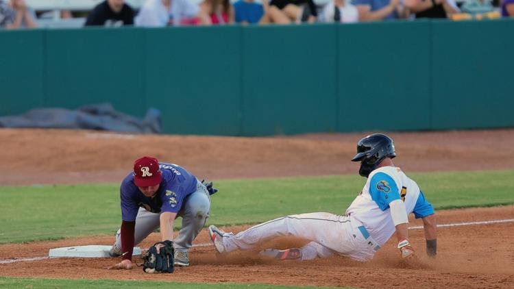 Walk-off hit-by-pitch lifts Flying Chanclas over visiting Frisco