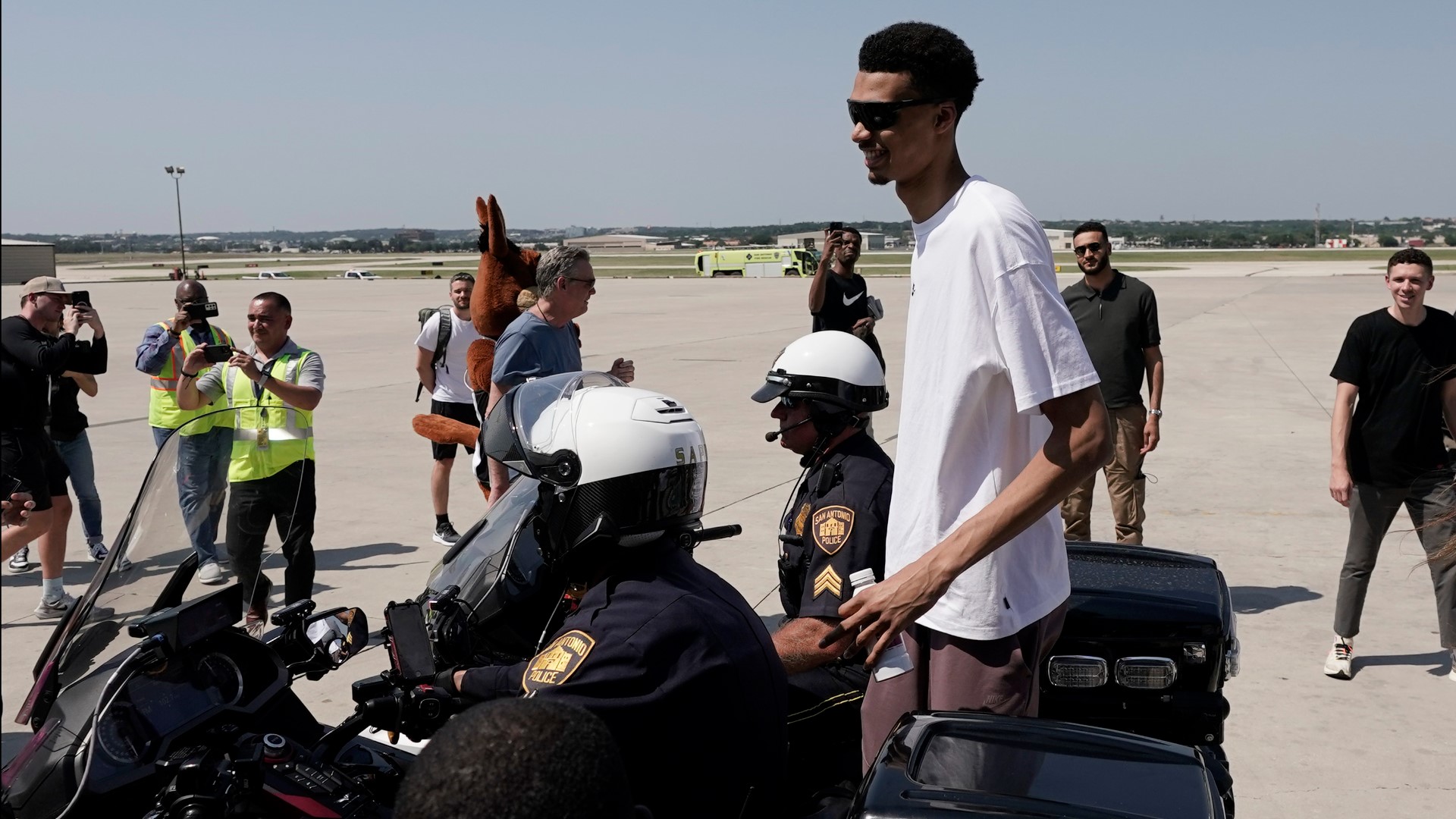 The highly anticipated rookie was handed a bag of breakfast tacos just minutes after landing.