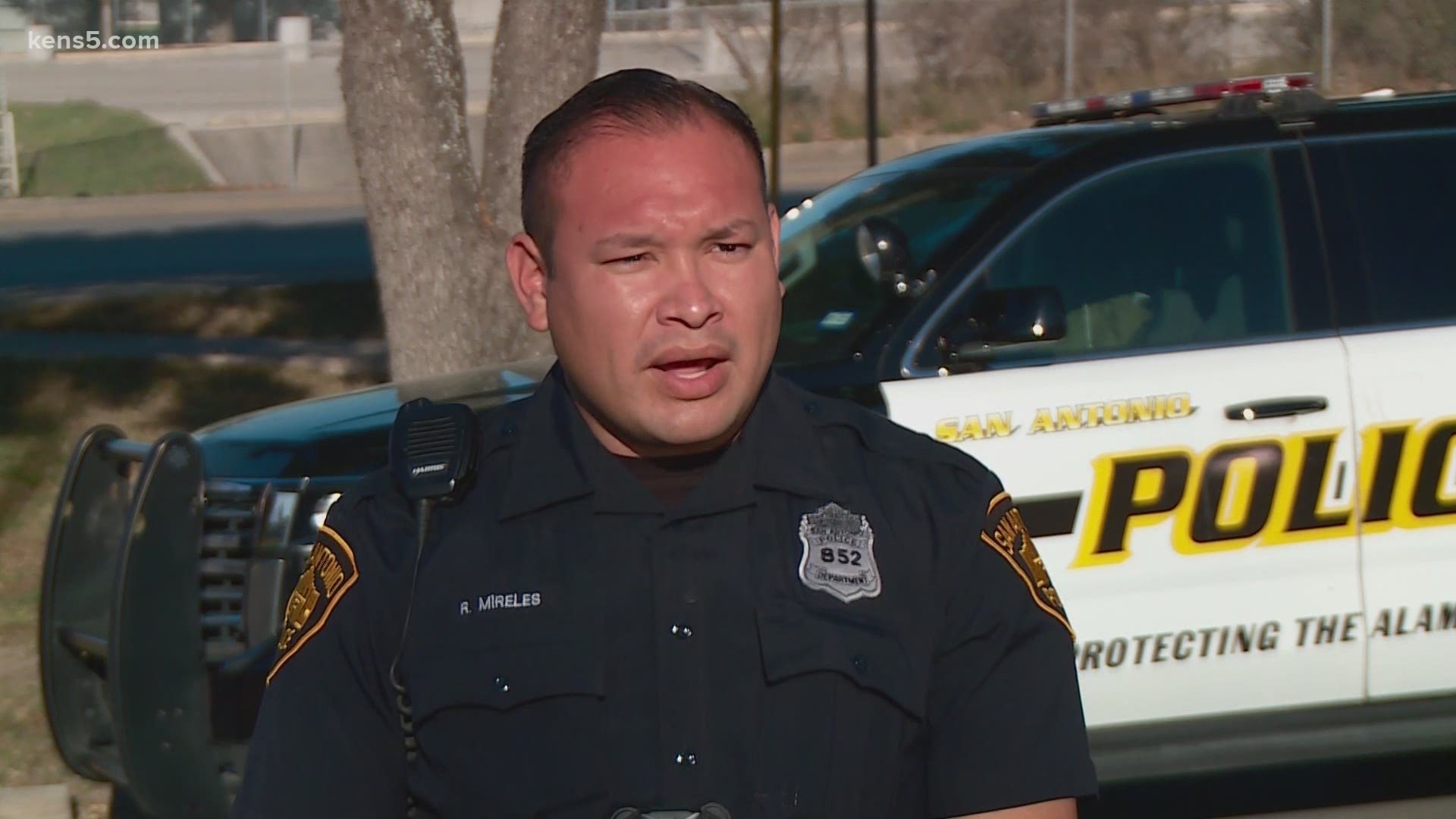 Two officers rushed to help the victims out after a car crash in San Antonio.
