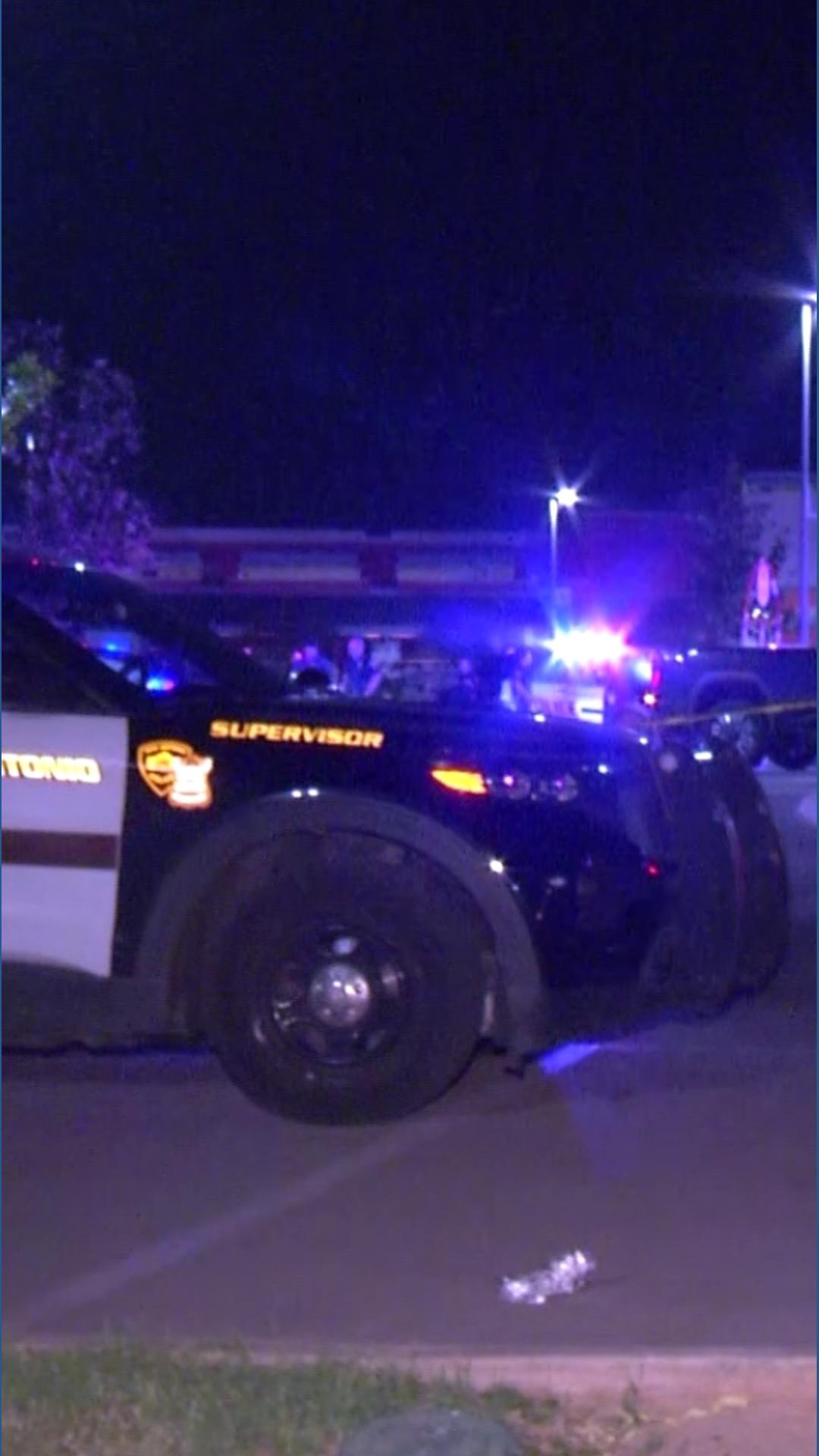 Two dead in shooting outside H-E-B on New Braunfels Ave | kens5.com