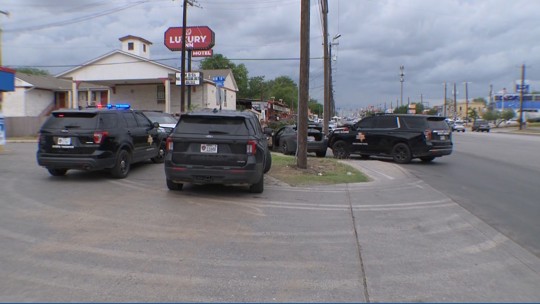 Suspect arrested after DPS crash in west San Antonio; troopers break ...