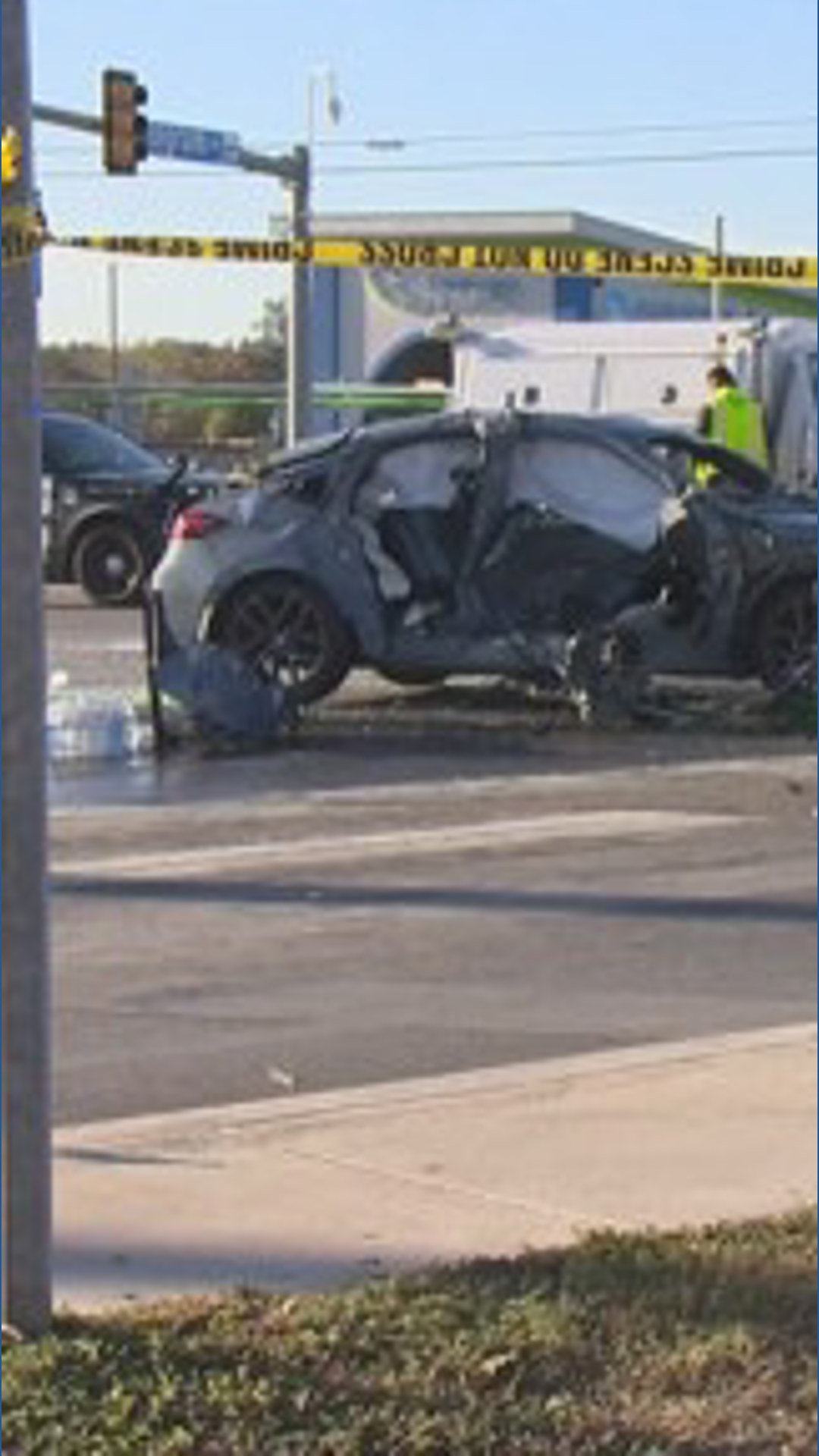 Man dead, 2 people hurt after major crash in west-side San Antonio
