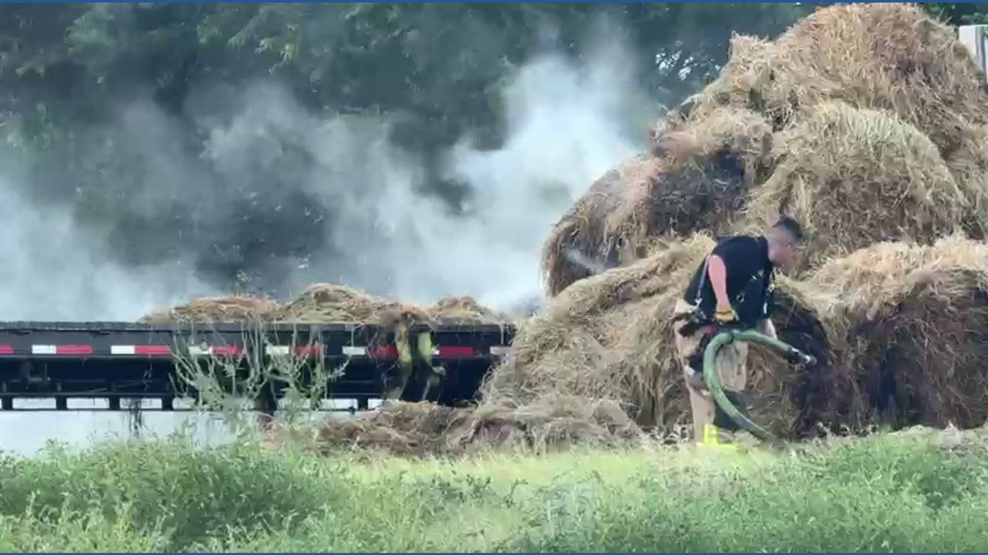 18-wheeler fire closes U.S. 87 at Loop 1604 in south Bexar County ...