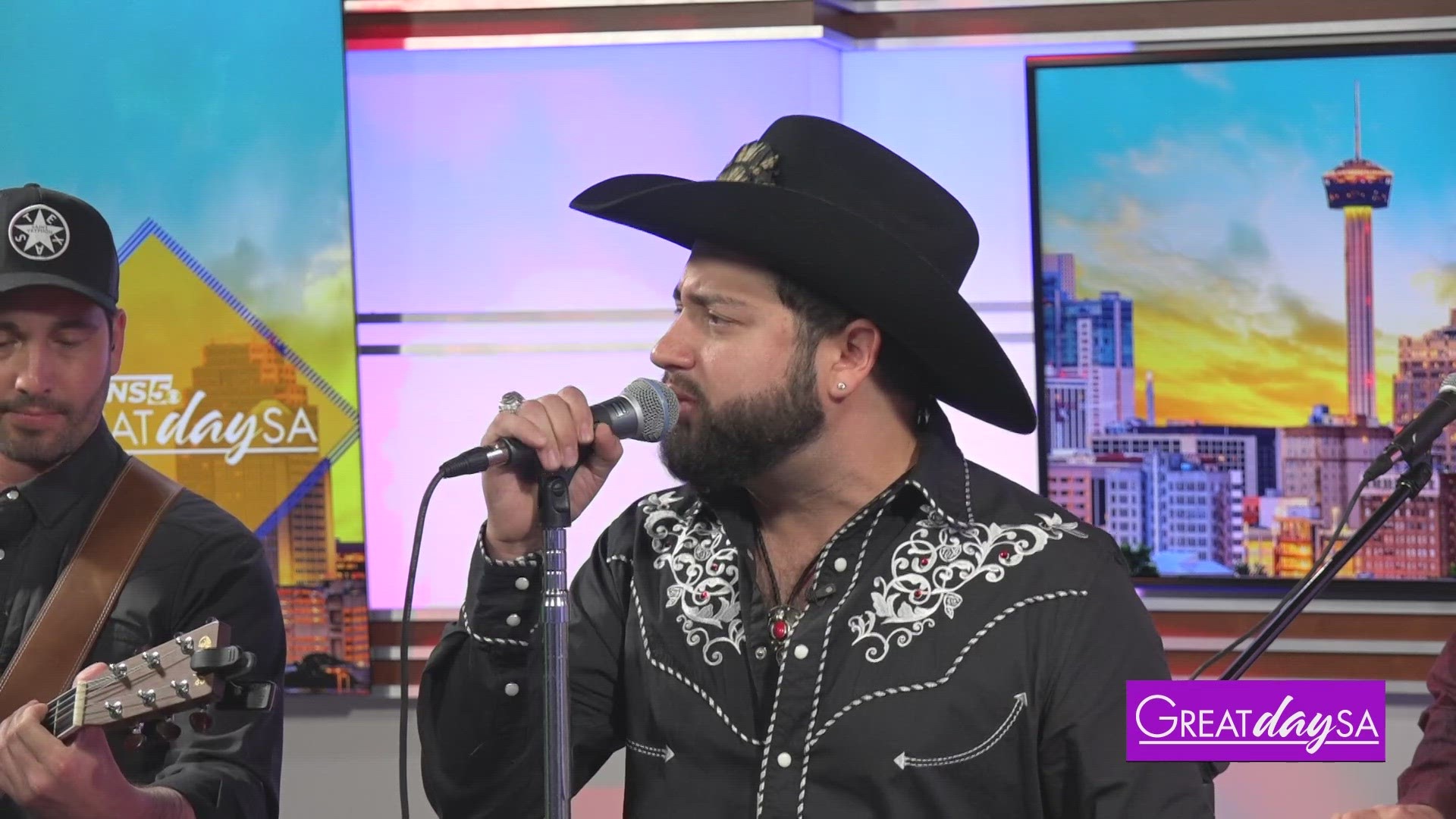 Country Artist Corey Weaver & his band perform in-studio.