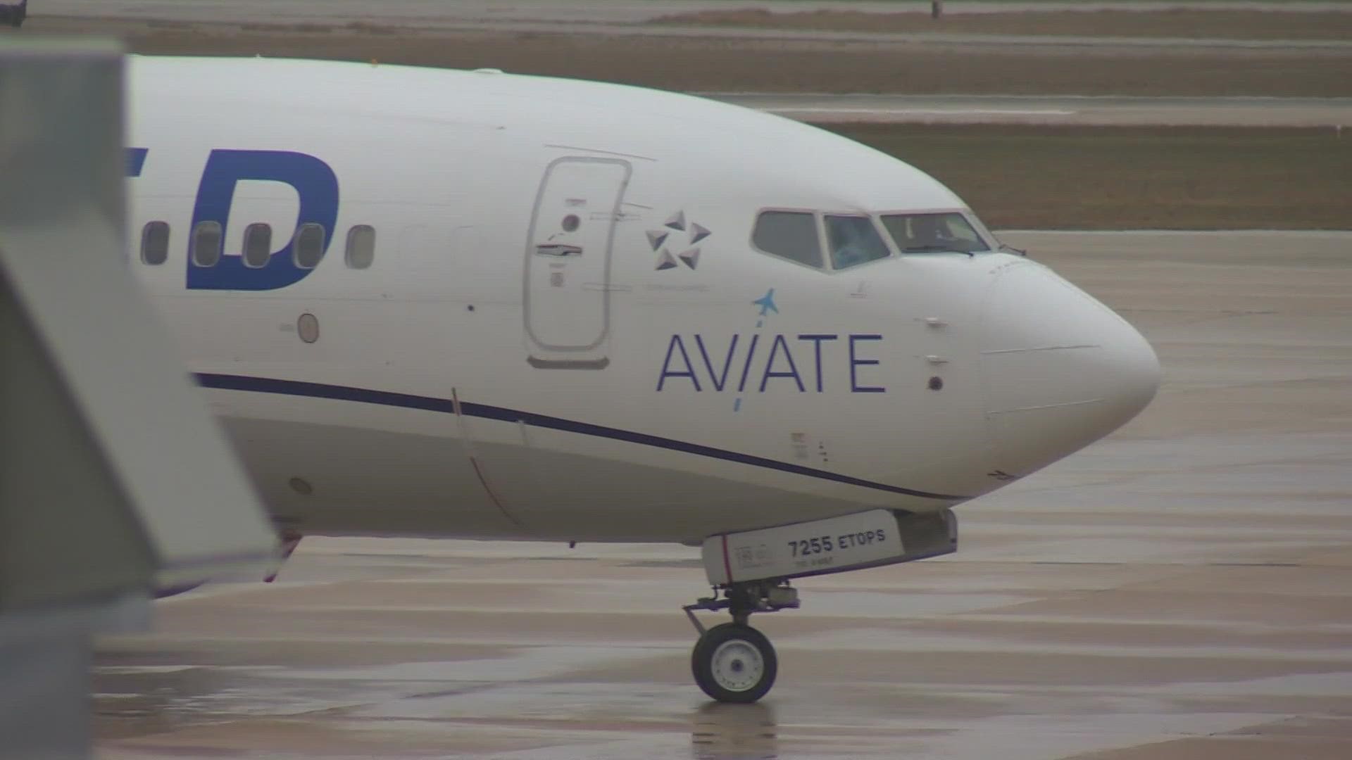 De-icing planes did not deter some airlines at the San Antonio Airport from canceling flights due to Winter Storm Mara.