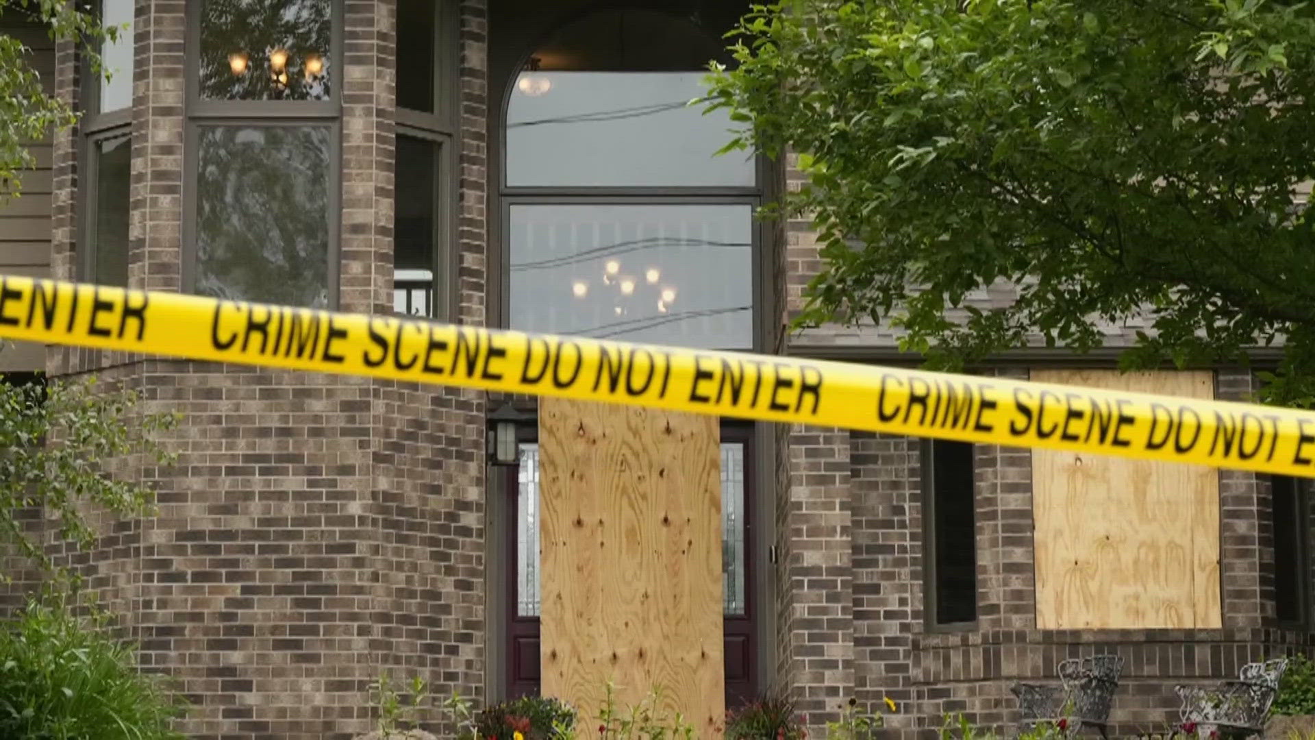 The suspect in the shooting of two Minnesota state lawmakers had planned to target two others, officials say. 