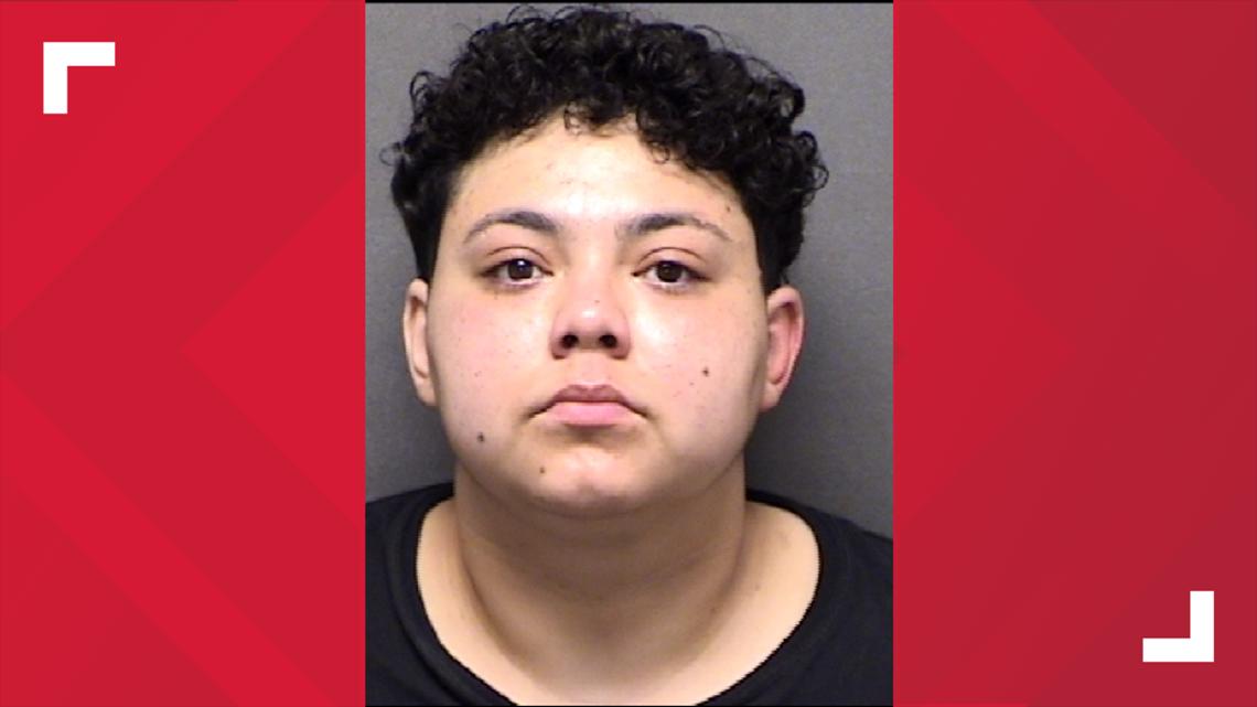 Woman arrested for alleged robbery of 7-Eleven, SAPD says | kens5.com