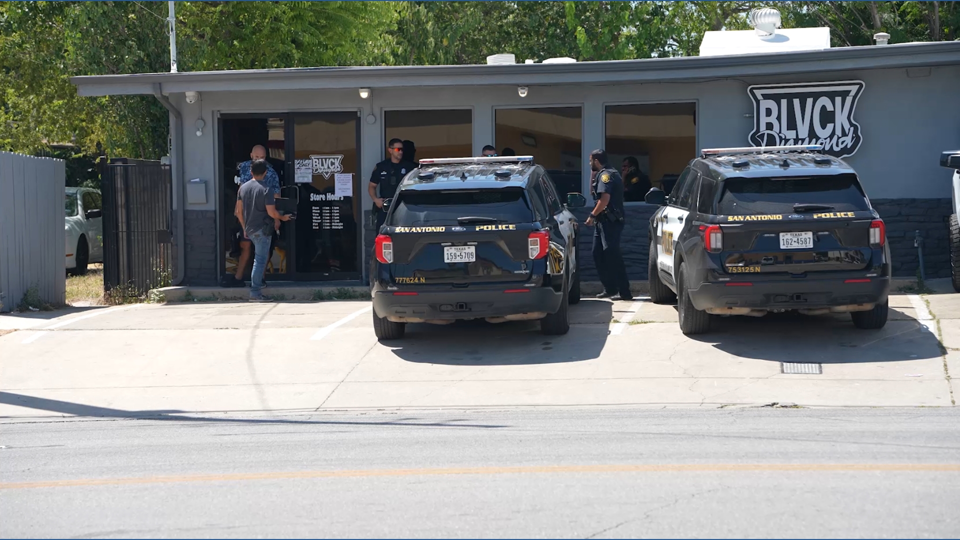 SAPD raids smoke shop on Hildebrand; staff members questioned