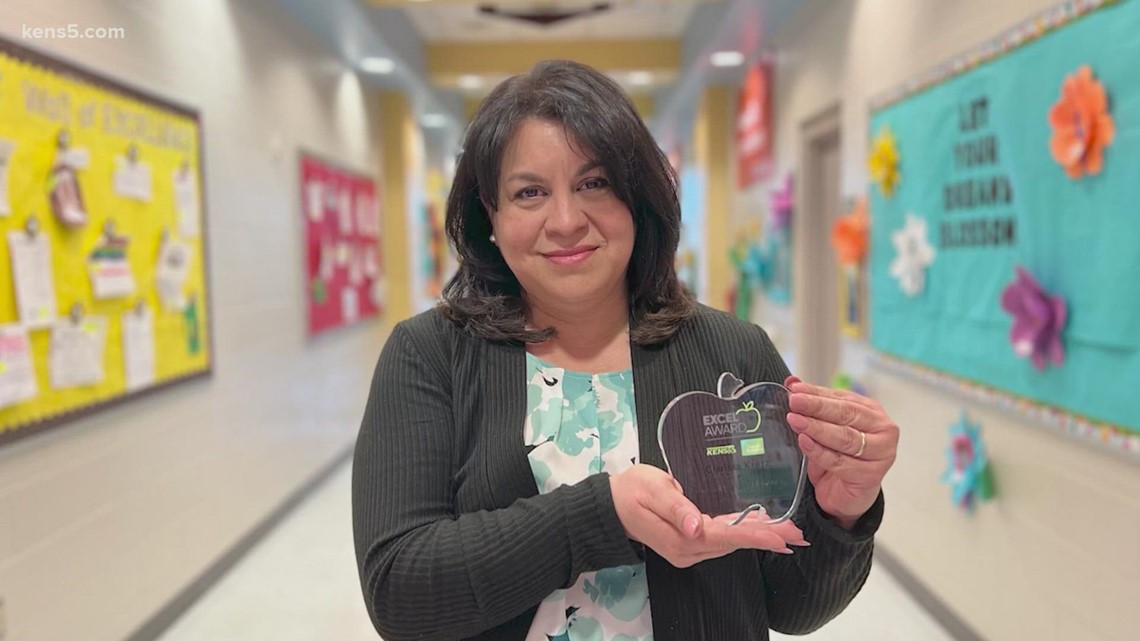 Harlandale ISD teacher gives new meaning to 'You've got mail' | EXCEL Award