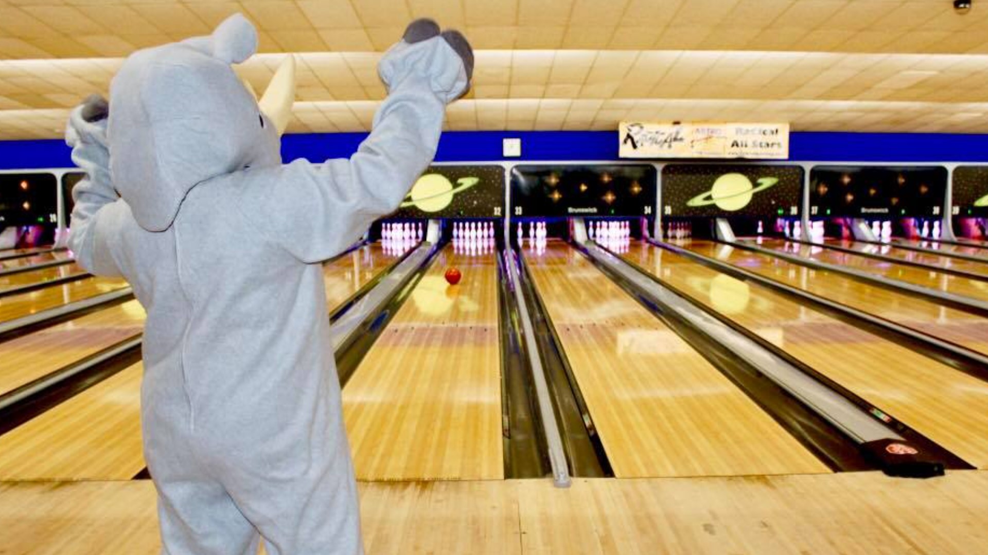 If you love animals and bowling, the San Antonio chapter of the American Association of Zoo Keepers has an event that's right up your alley!