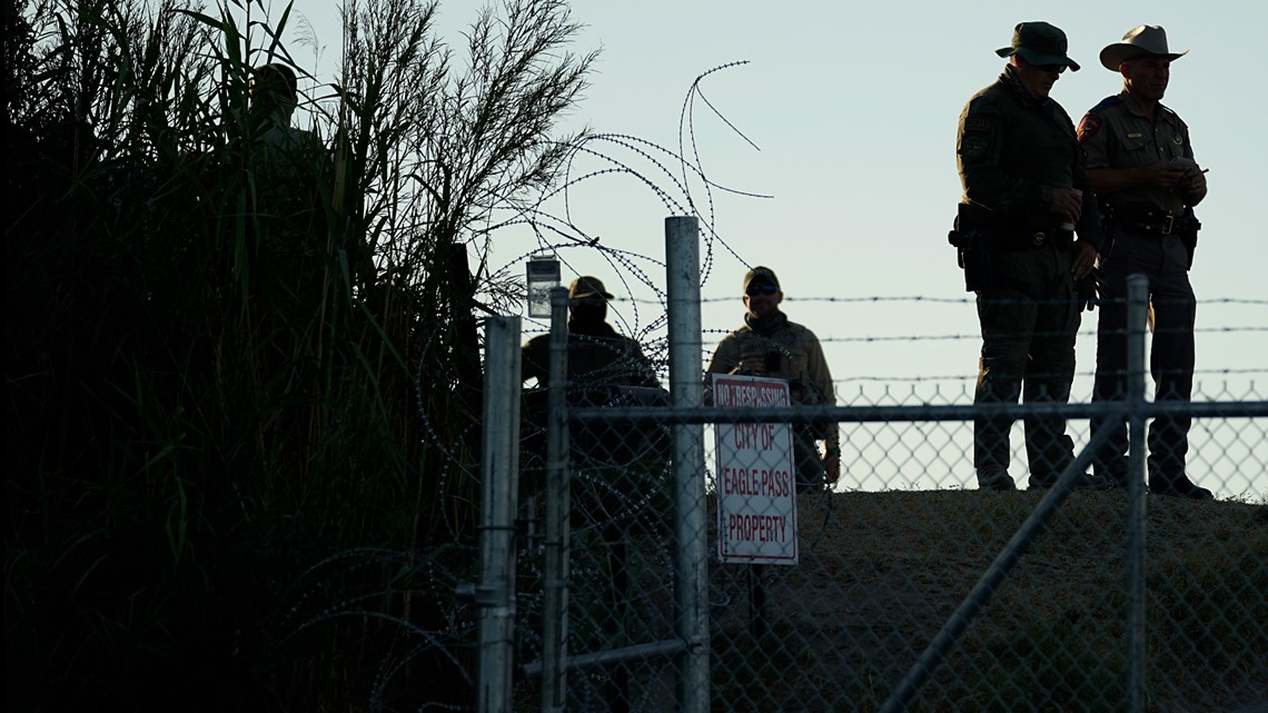 Texas DPS takes over Eagle Pass park amid border crossings - Vimarsana News