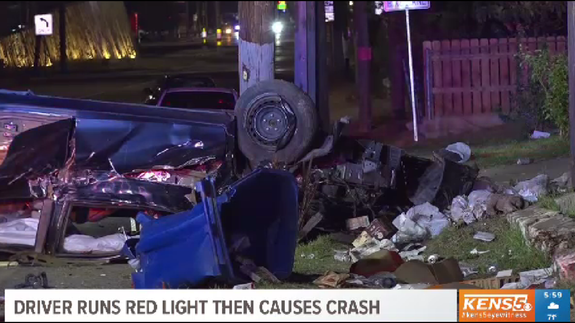 Driver accused of running red light, causing rollover crash - Vimarsana News