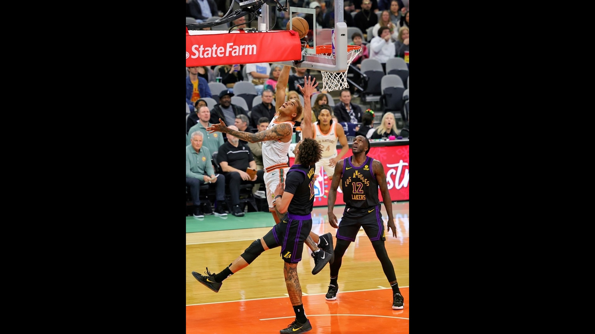 Spurs Beat Lakers To End Historic Losing Streak | Kens5.com