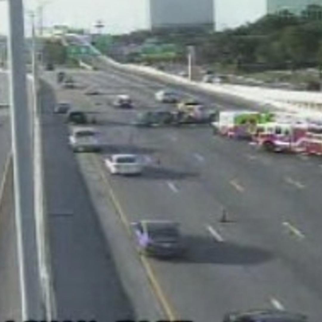 Traffic backs up after crash on Loop 410 in San Antonio | kens5.com