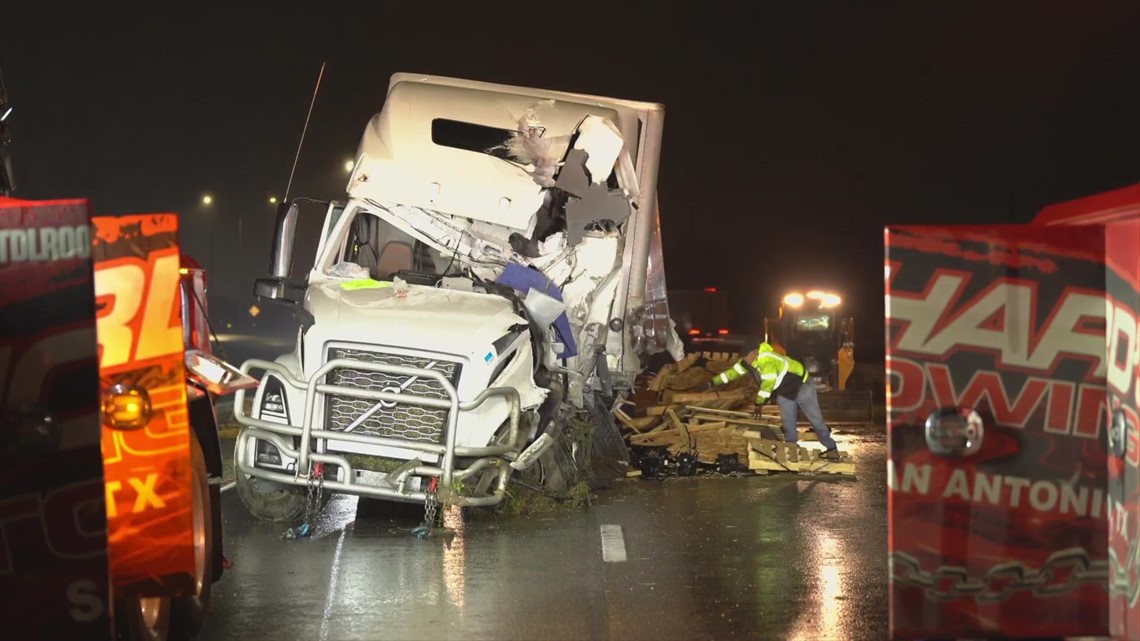 Accident causes shutdown of I-35 in Von Ormy - Vimarsana News