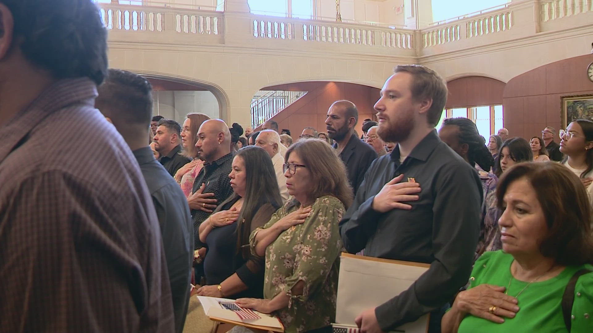 55 applicants from 19 countries took the oath of citizenship.