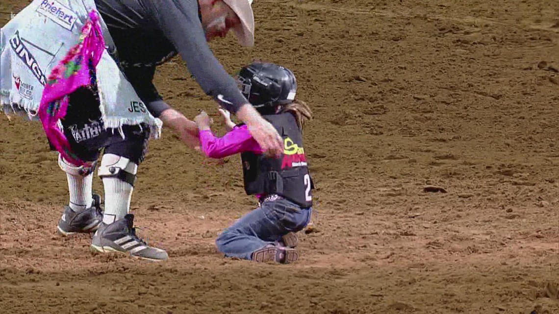 6-year-old from La Vernia becomes mutton bustin champion on Tuesday
