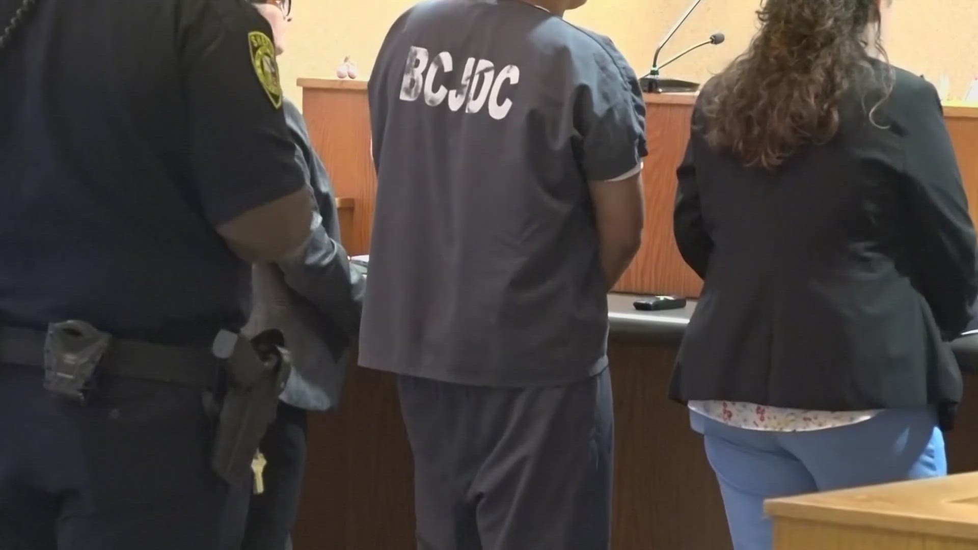 Two Veterans Memorial HS students appear in court after allegedly bring  weapons to campus