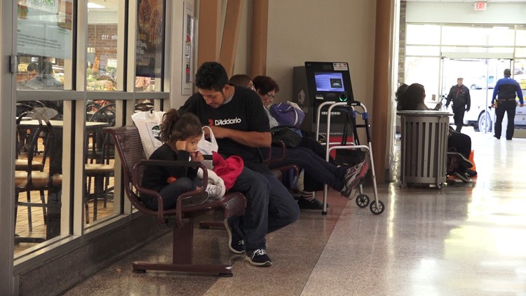 Honduran Elvin Zarqueta waits for his bus to Pennsylvania with 4-year-old daughter Kimberly