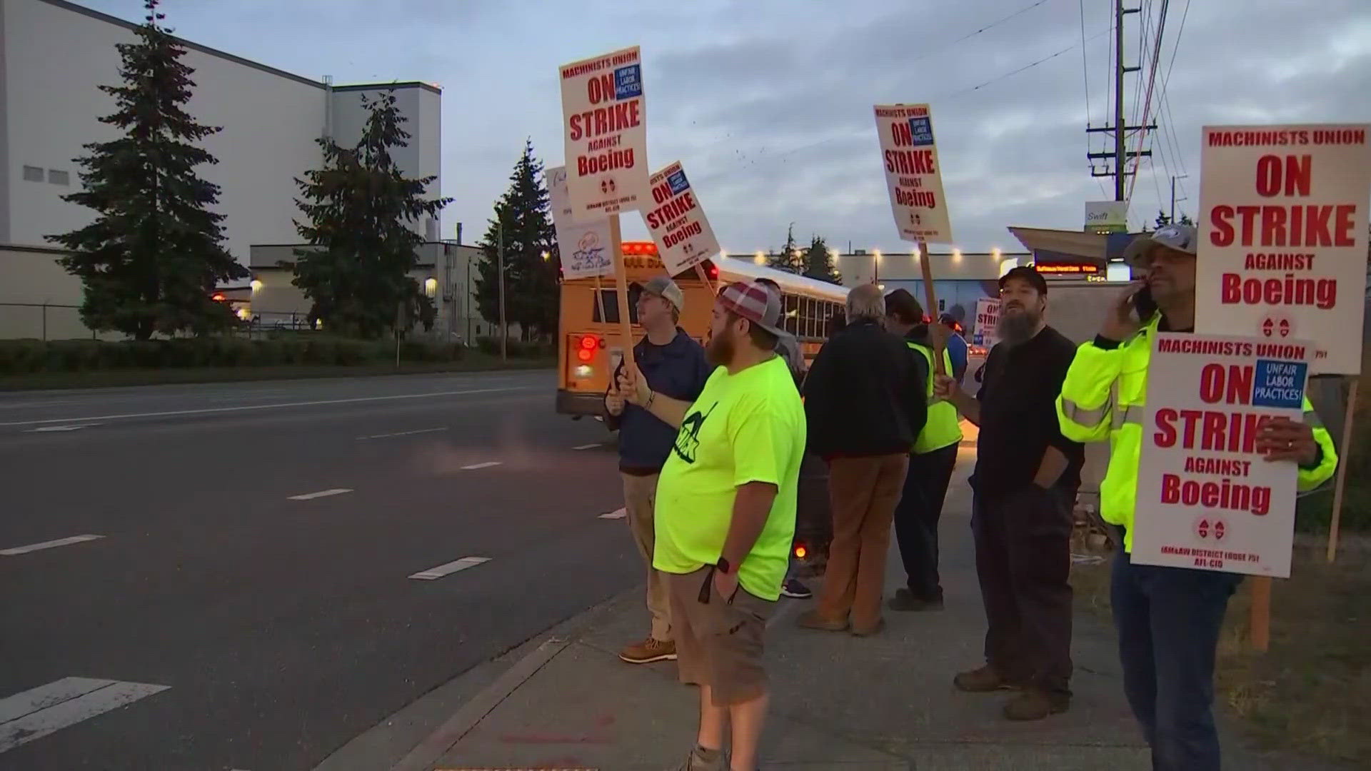 The International Association of Machinists announced the tentative deal to its 33,000 striking members Saturday.