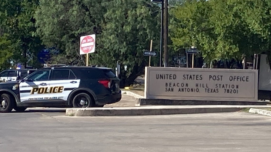 Man arrested after pulling out knife in front of officers, police said - Vimarsana News