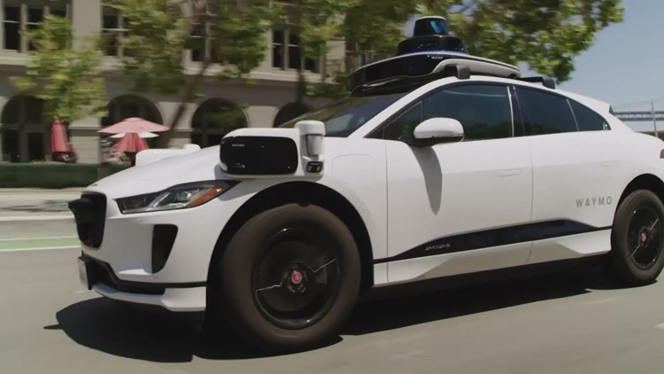 Driverless taxi business partners with Uber