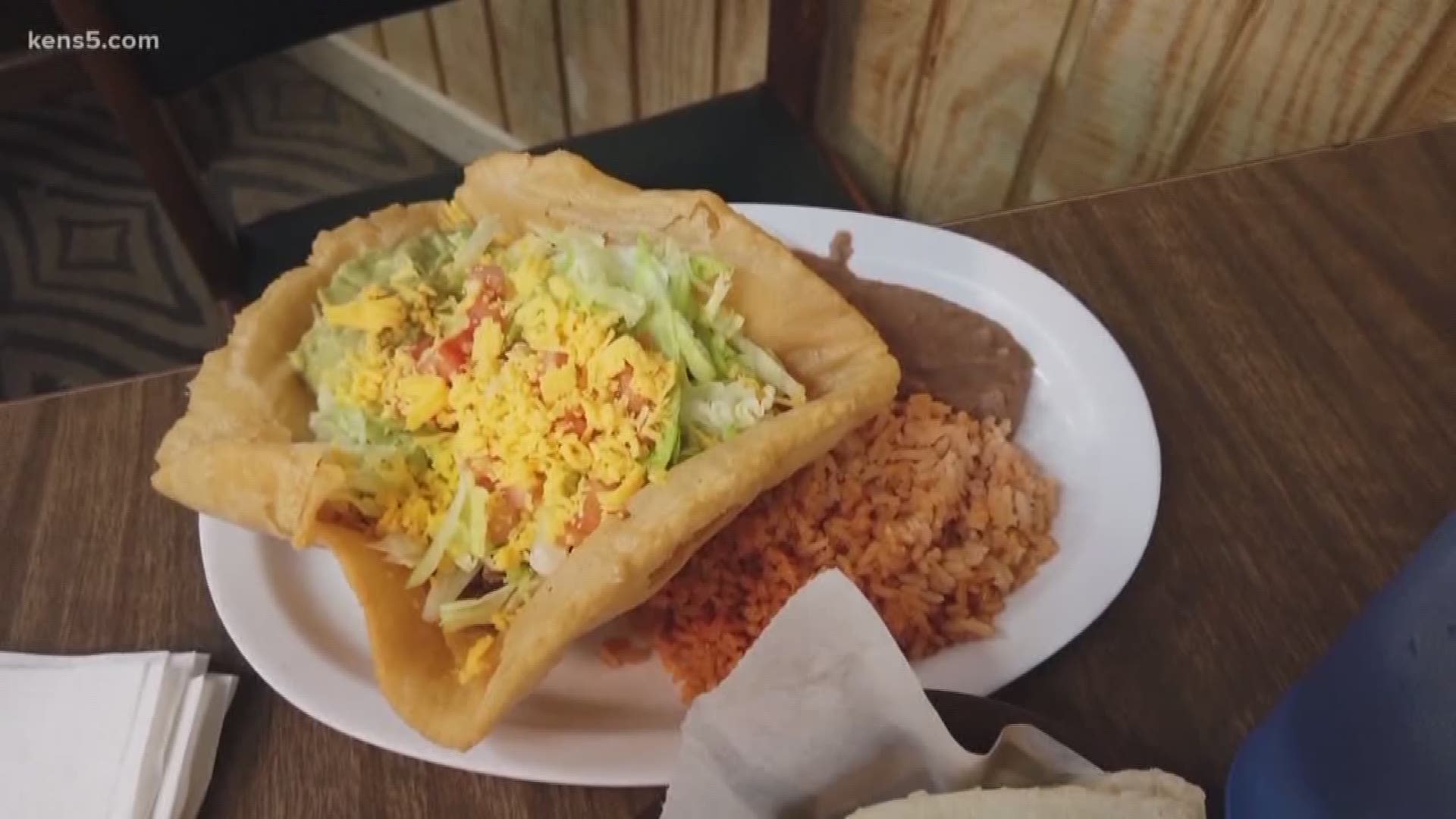 We check out Rolando's Super Tacos in this week's Neighborhood Eats.