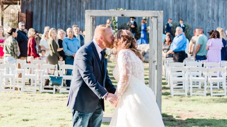 South Texas community gifts free wedding to Purple Heart recipient |  kens5.com