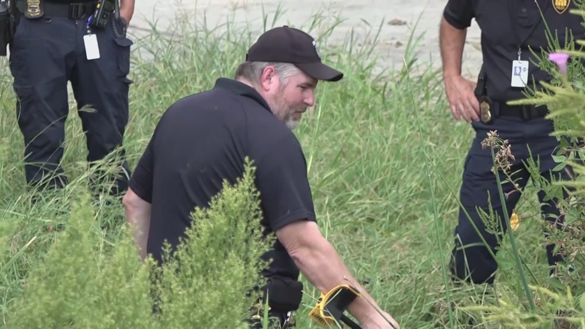 SAPD said undercover officers watched a suspect rob a convenience store, and when they gave chase, the man pulled a gun on them, so they shot first.