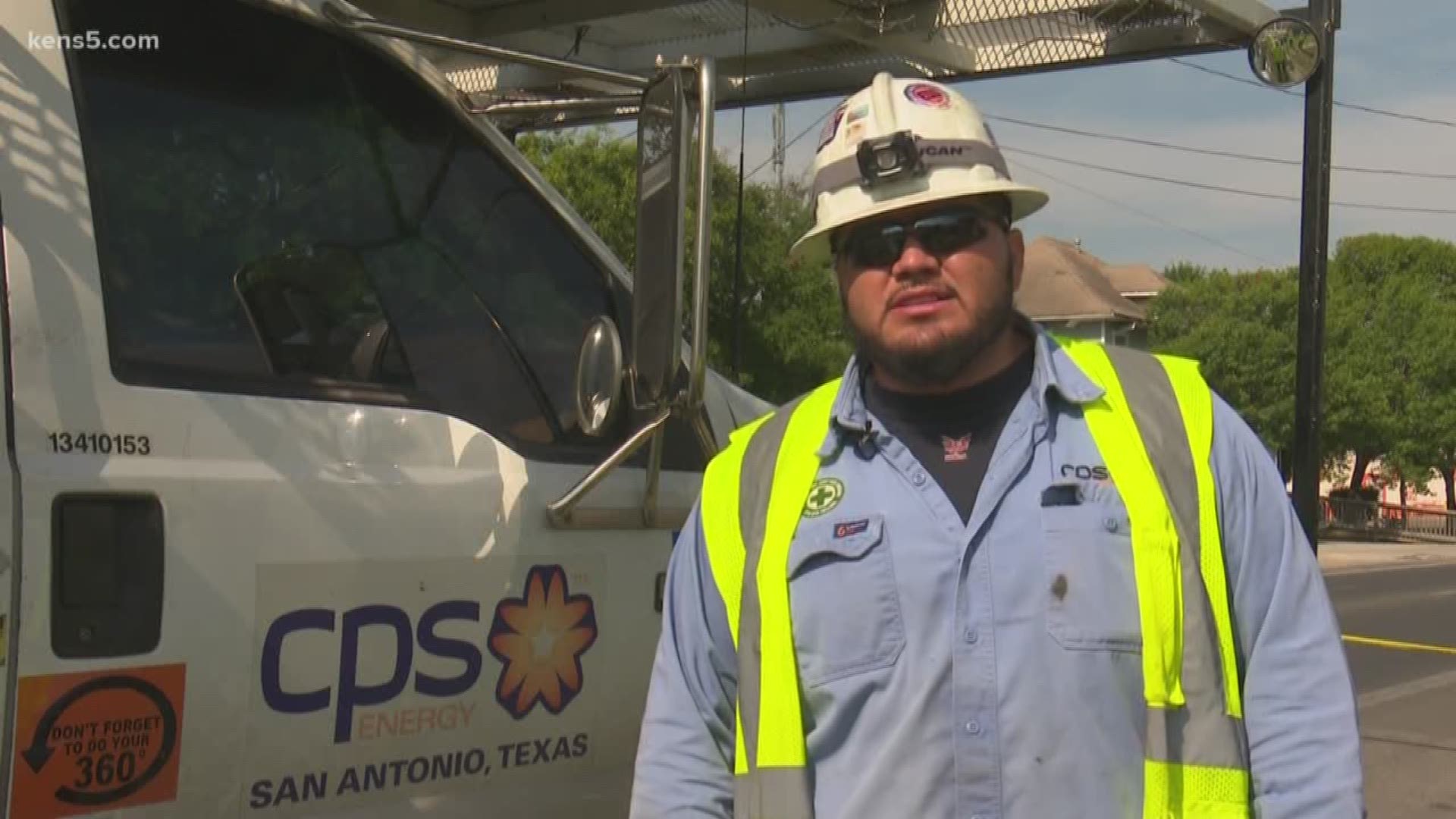When a man collapsed on an east-side street in the 100-degree heat on Wednesday afternoon, two CPS Energy employees stopped in their tracks to help him.