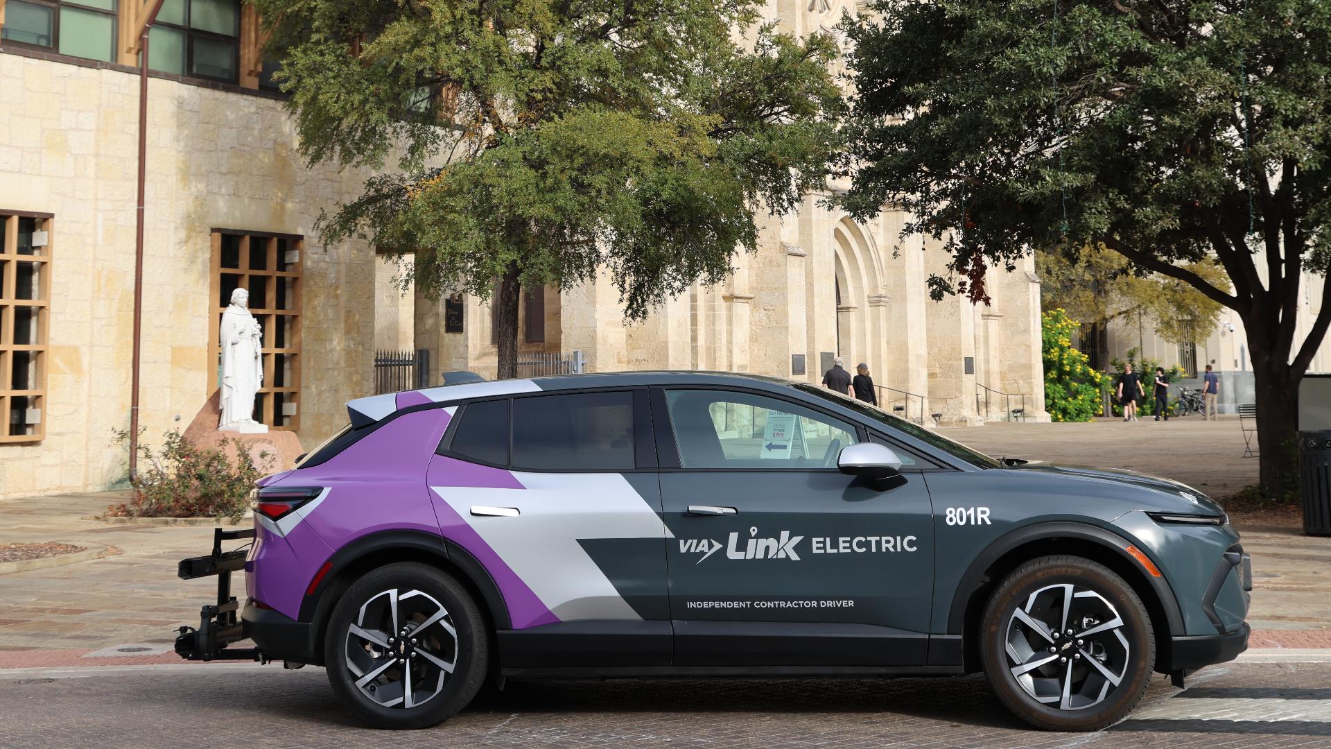 VIA adds 2 electric vehicles to its downtown VIA Link fleet