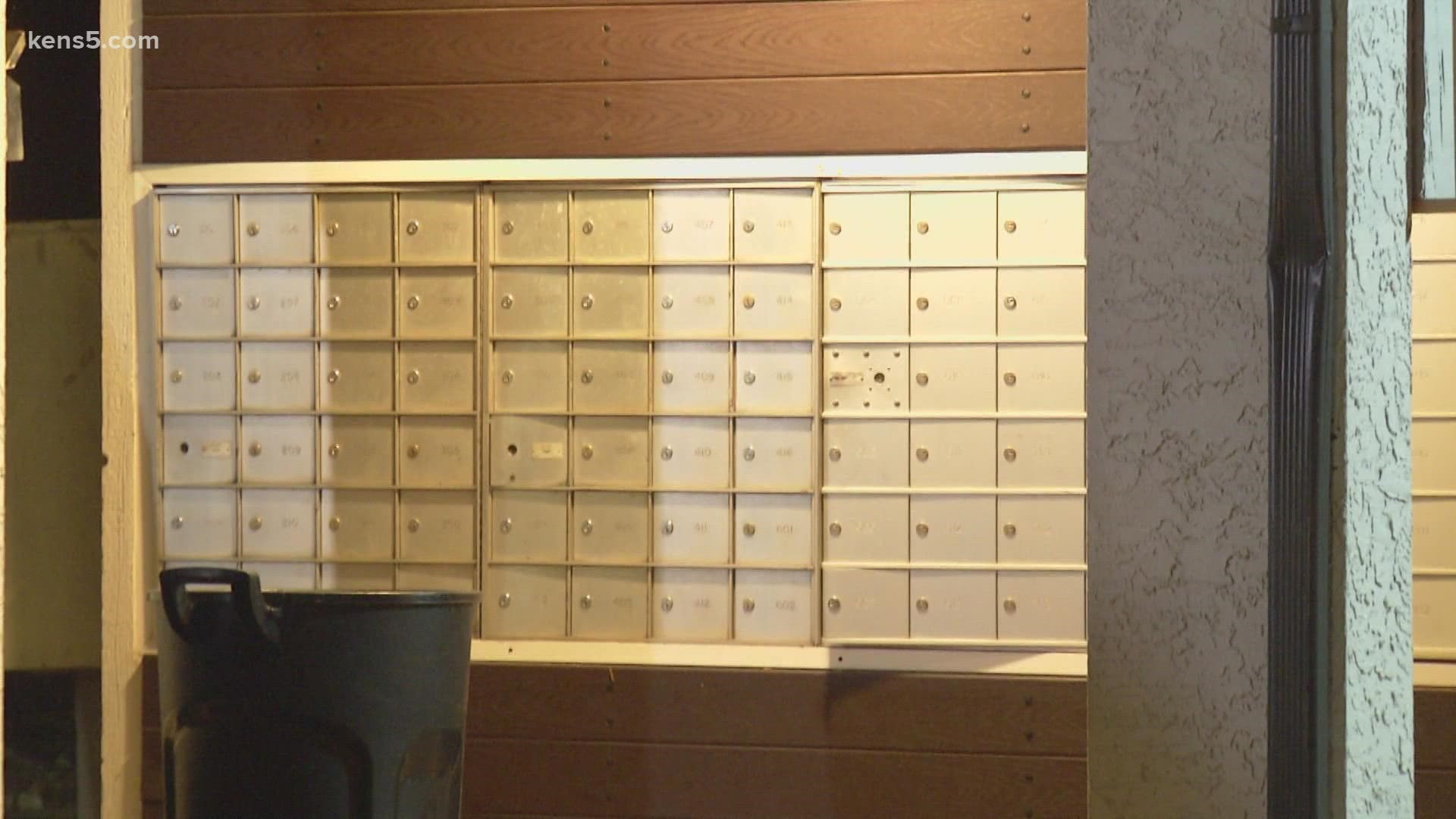 Police search for suspect who broke into mailbox at apartment complex ...